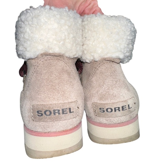 Sorel Women's Beige Winter Boots with Burgundy Laces - Picture 5 of 9